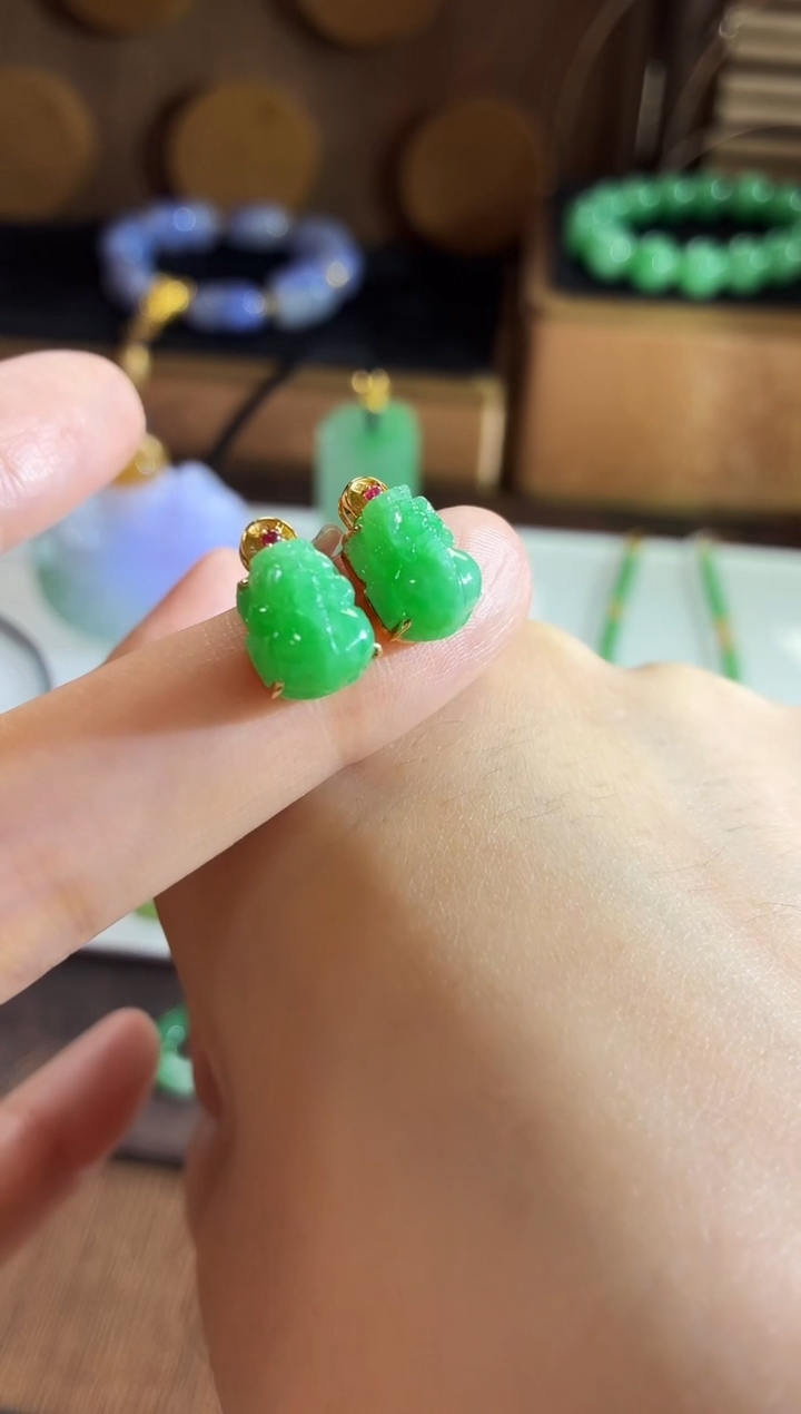 18K金镶嵌翡翠耳饰耳饰