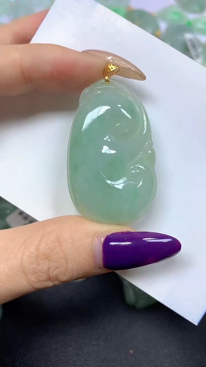 颈饰18K金镶嵌翡翠 