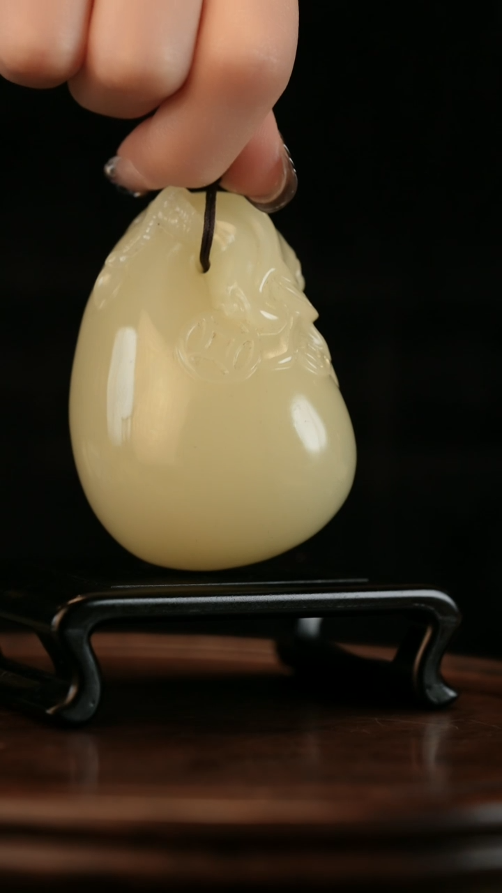 云南石竹叶青雕刻：富得流油