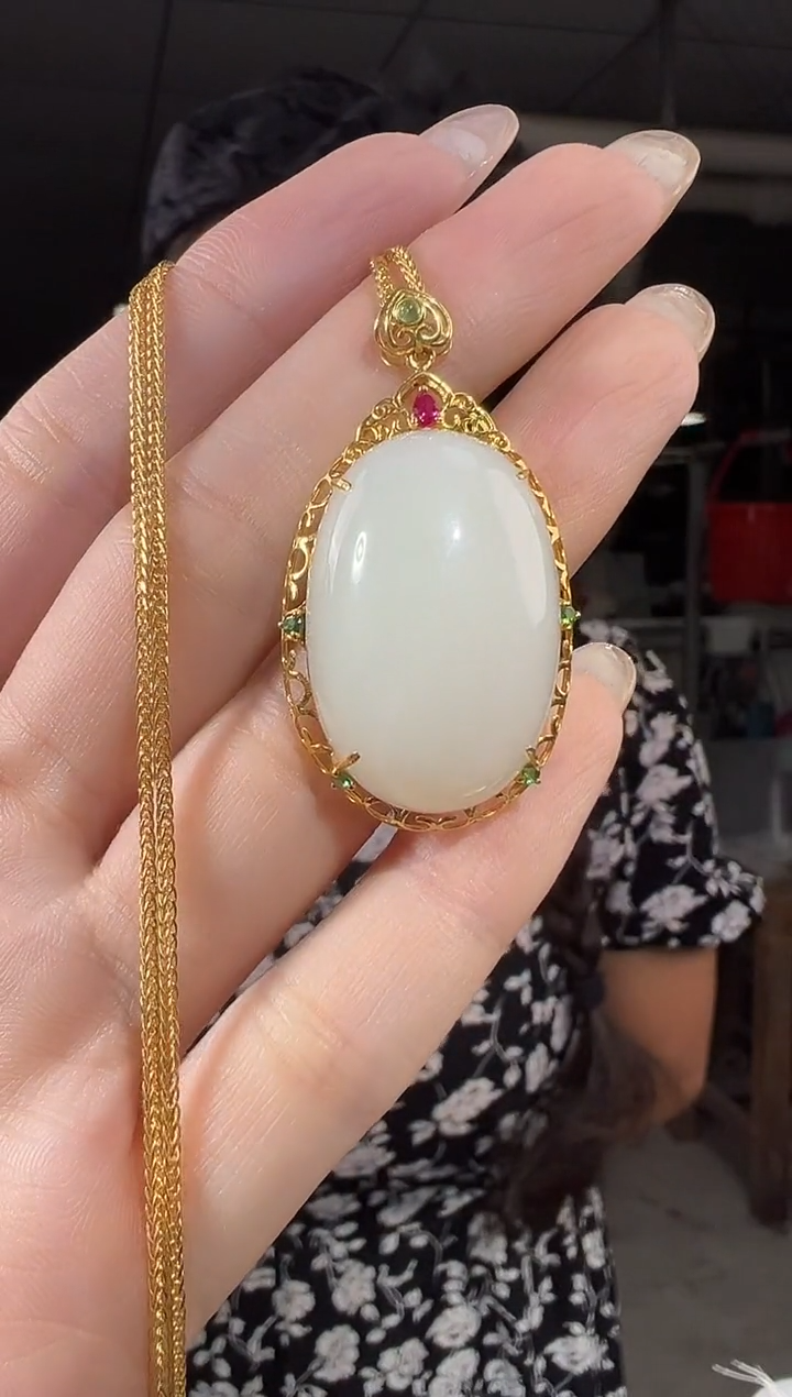 和田玉18K金镶嵌吊坠(赠链)和田玉18K羊脂蛋面吊坠