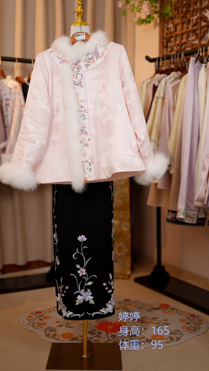 织绣真丝粉色狐狸毛棉服