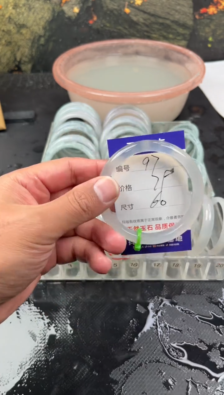 手镯玛瑙/玉髓未镶嵌m****a97