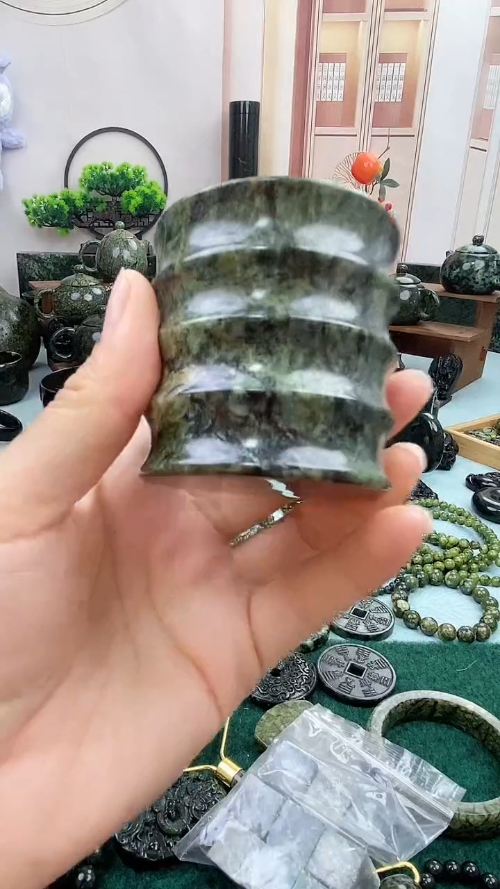 蛇纹石玉未镶嵌竹节杯竹节杯