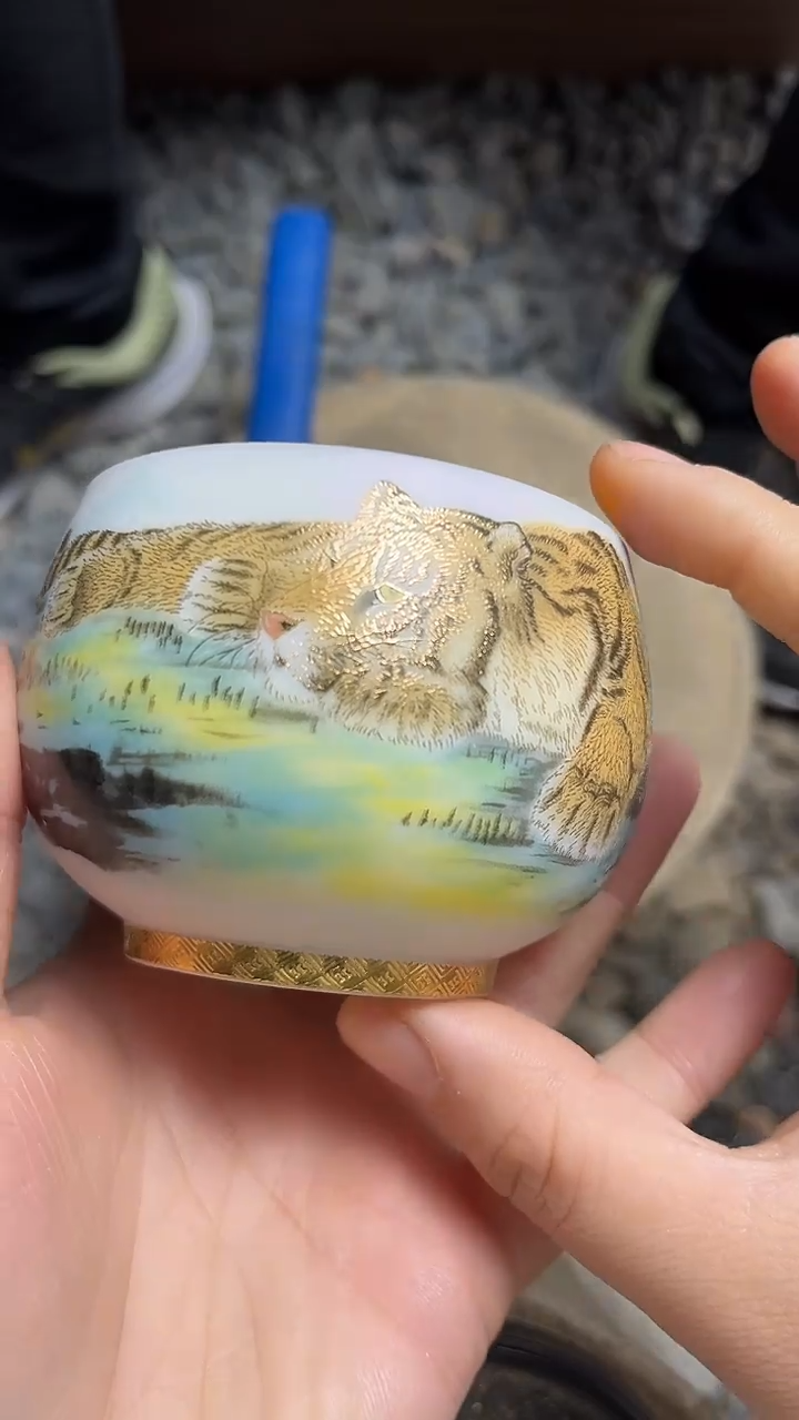 【闪购商品】杯卧虎白瓷磨砂金杯