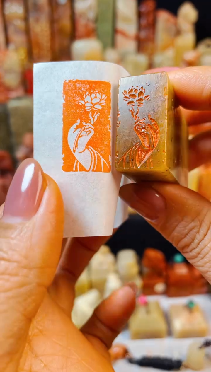 【闪购商品】浙江红石印石手工篆刻《佛手莲花》1.5*3