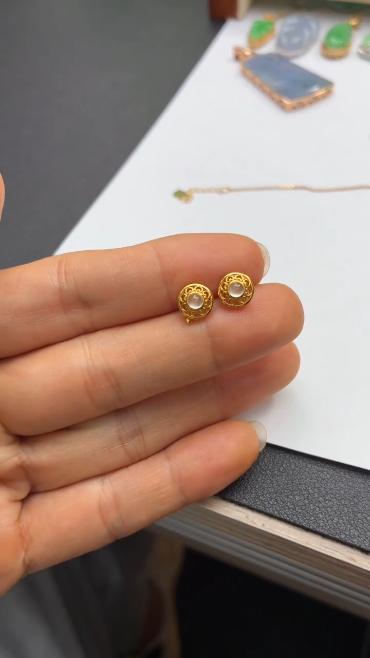 颈饰18K金镶嵌翡翠天然翡翠A货