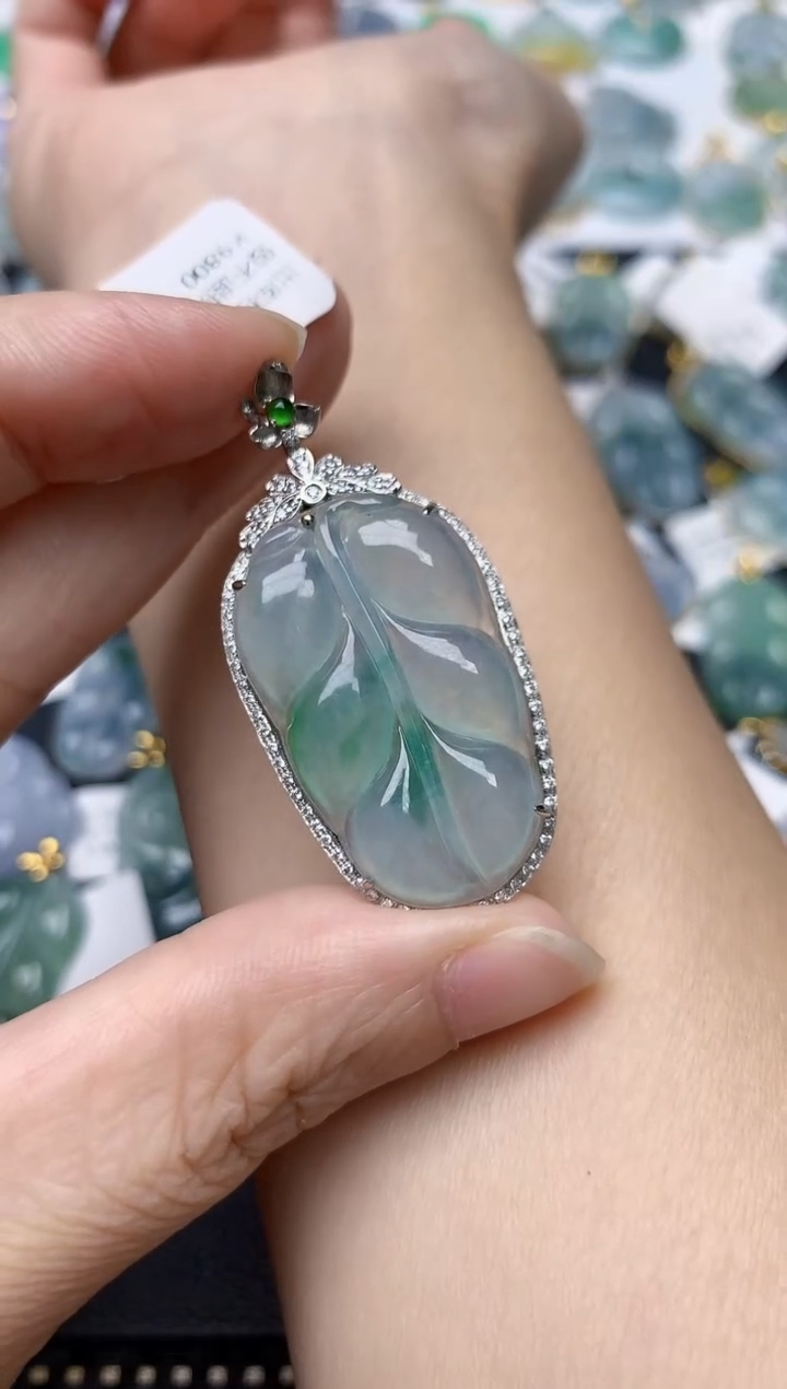 翡翠18K金镶嵌颈饰天然缅甸A货翡翠