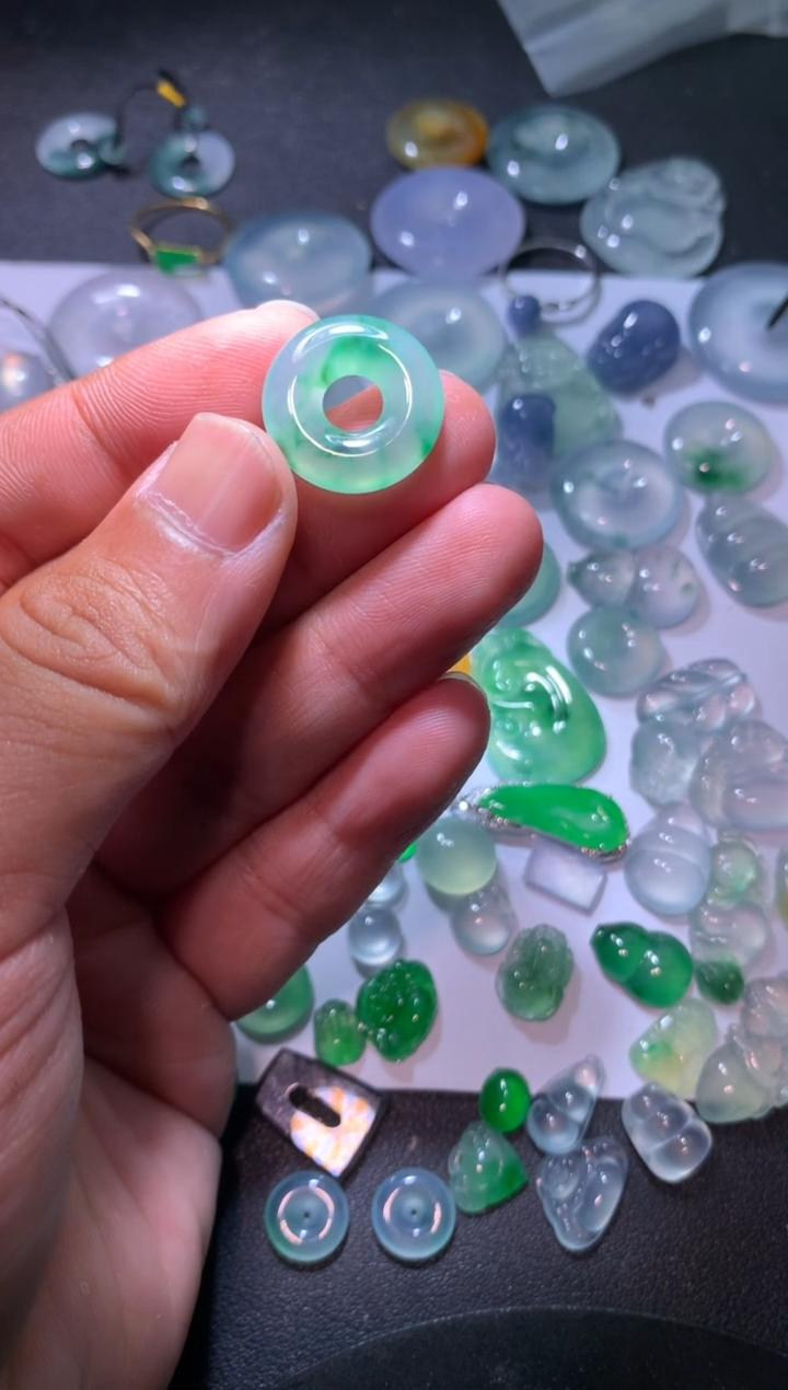 【闪购商品】翡翠颈饰未镶嵌甜甜圈