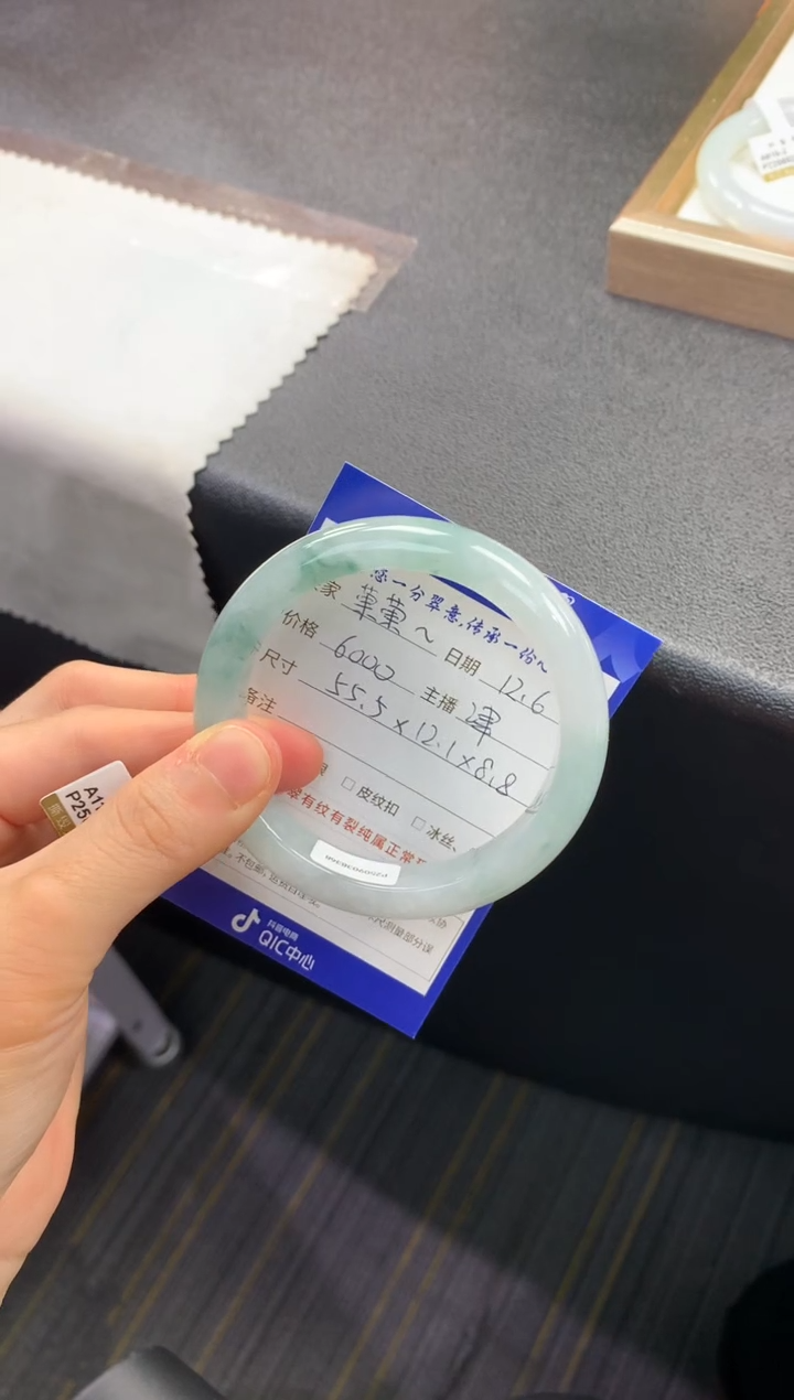 未镶嵌手镯翡翠菓*姐退货需手镯吊牌标签完好