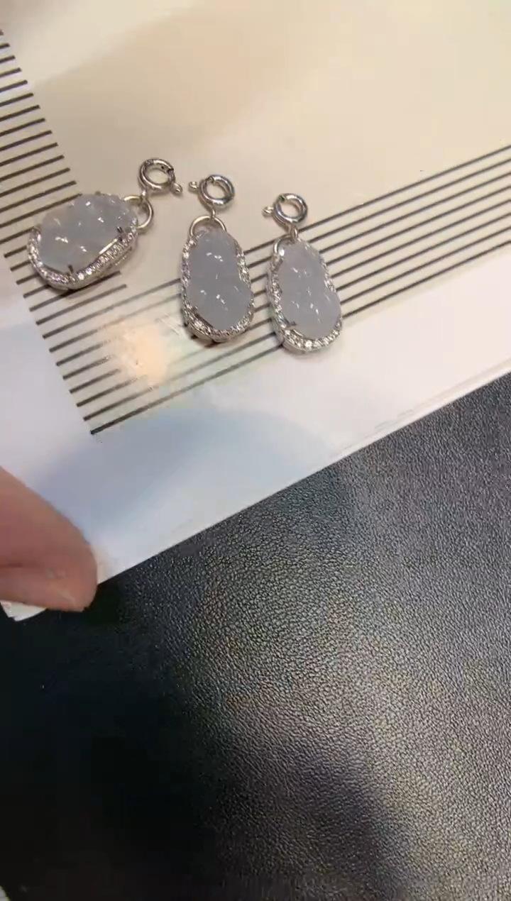 颈饰银S925镶嵌翡翠鱼