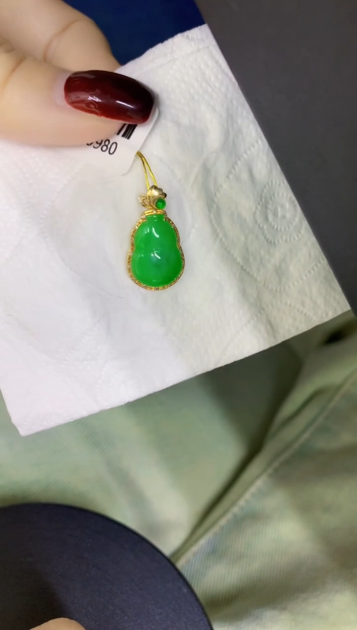 颈饰18K金镶嵌翡翠缅甸天然翡翠A货