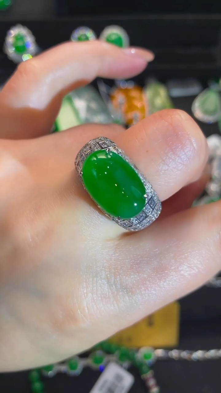 【闪购商品】翡翠颈饰未镶嵌马鞍戒