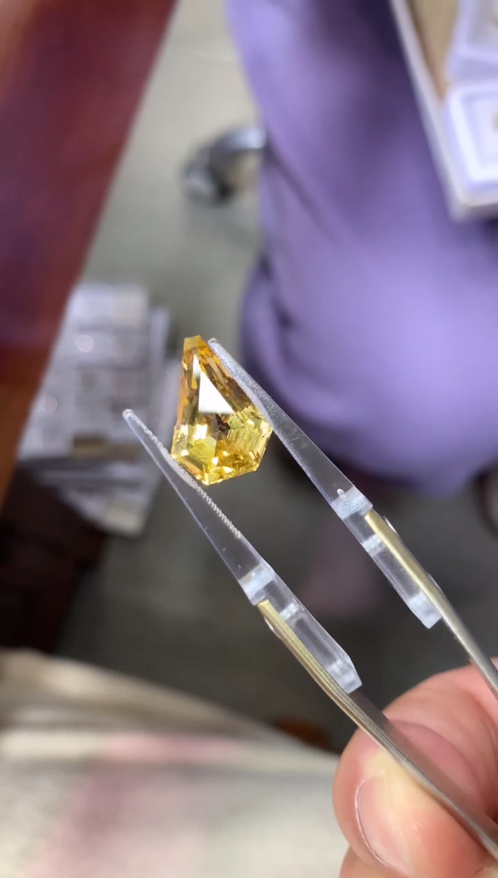 【闪购商品】绿柱石裸石未镶嵌6.1ct 13