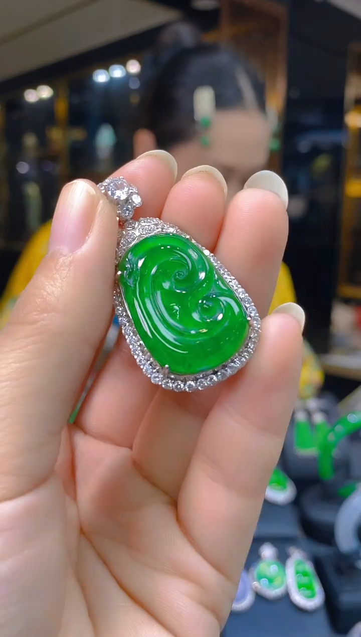 吊坠(赠链)银S925镶嵌翡翠010(多样性发货发其一)