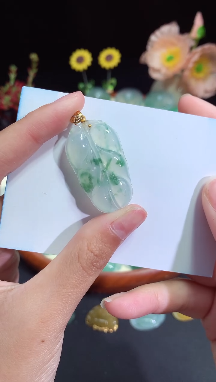 【闪购商品】翡翠颈饰未镶嵌叶子