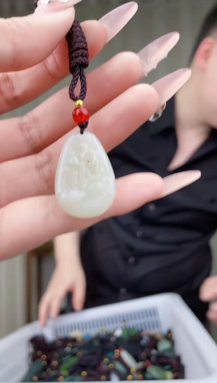 【闪购商品】和田玉挂件未镶嵌拍一发一，多样性发货！