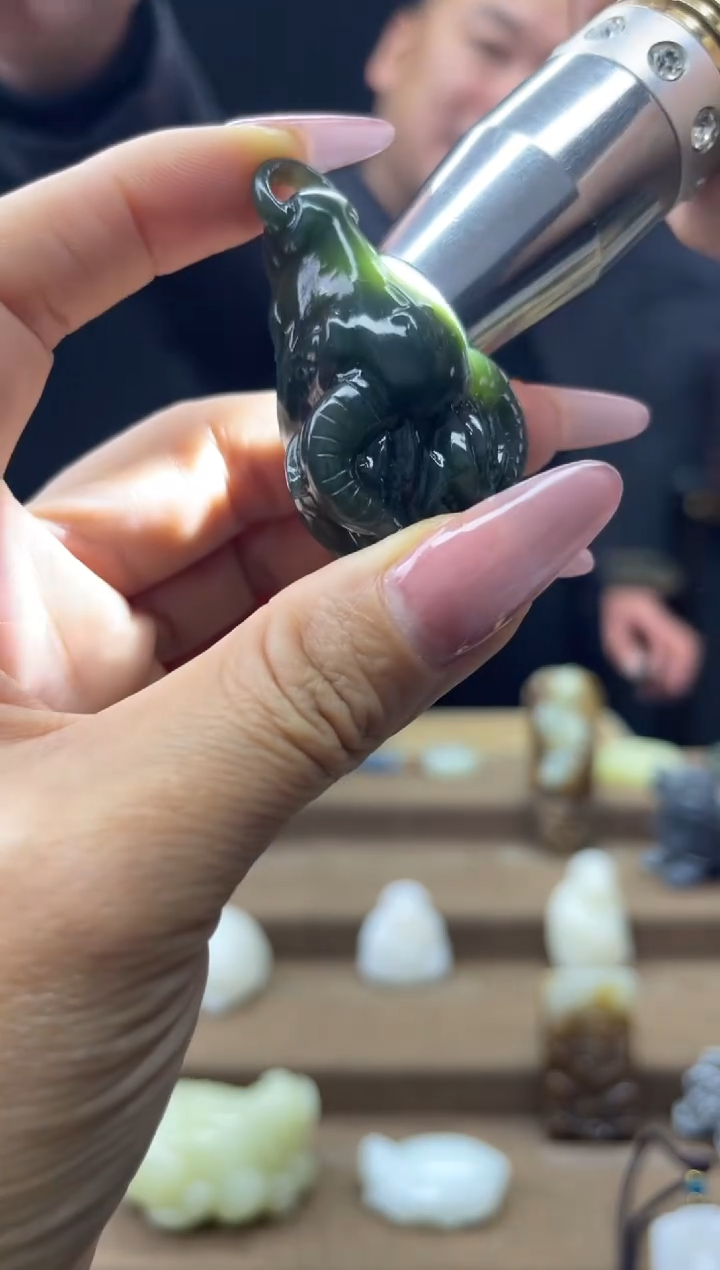 颈饰未镶嵌和田玉1