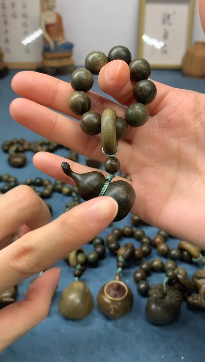 【闪购商品】维腊木（绿檀）把件葫芦 盘玩件