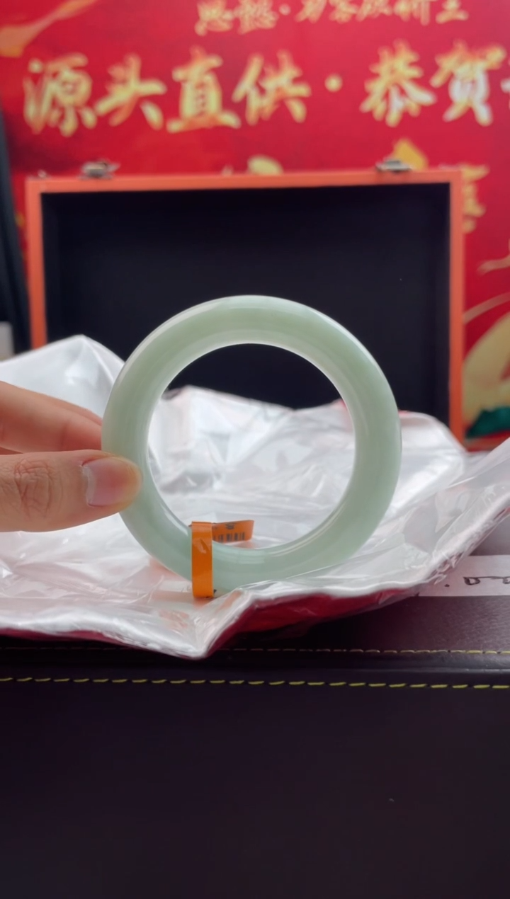 【闪购商品】翡翠手镯未镶嵌9翡翠手镯（微瑕）