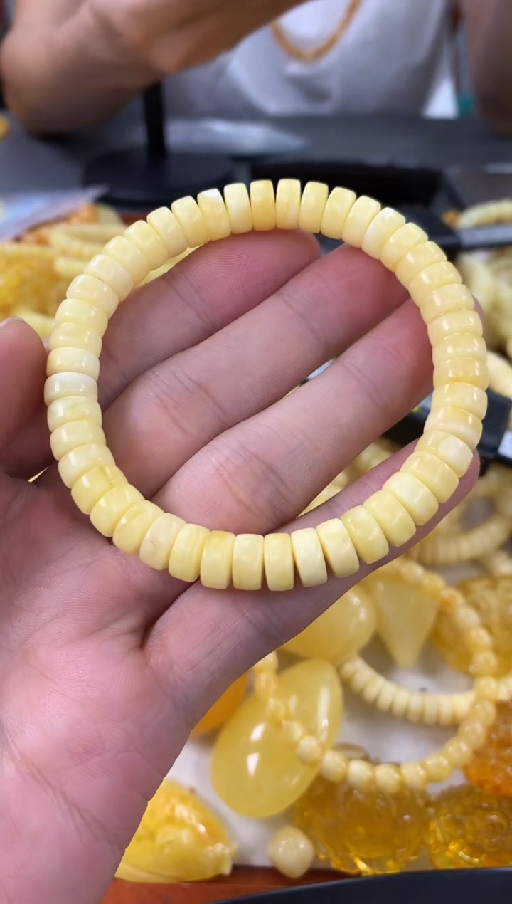 【闪购商品】琥珀裸石未镶嵌手串