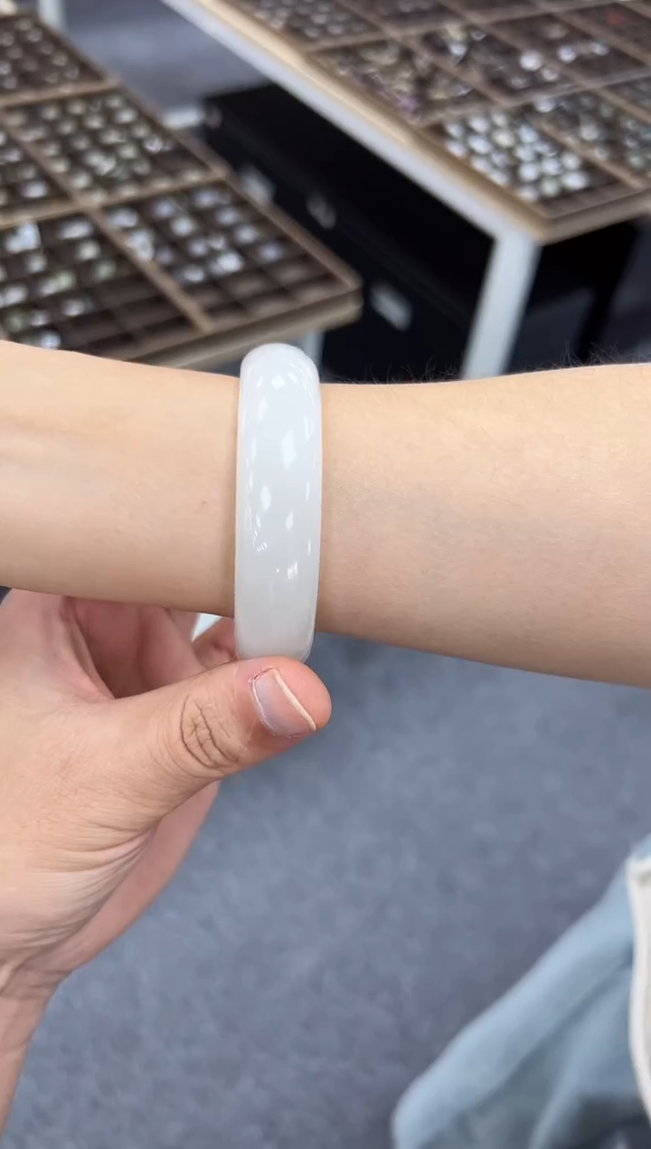 未镶嵌手镯和田玉野牛沟57-58  006