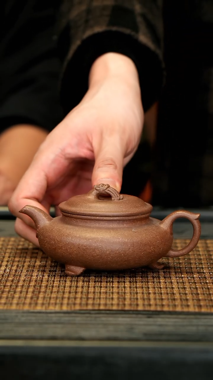 【闪购商品】紫砂茶壶TZP82桂花砂 三足龙韵