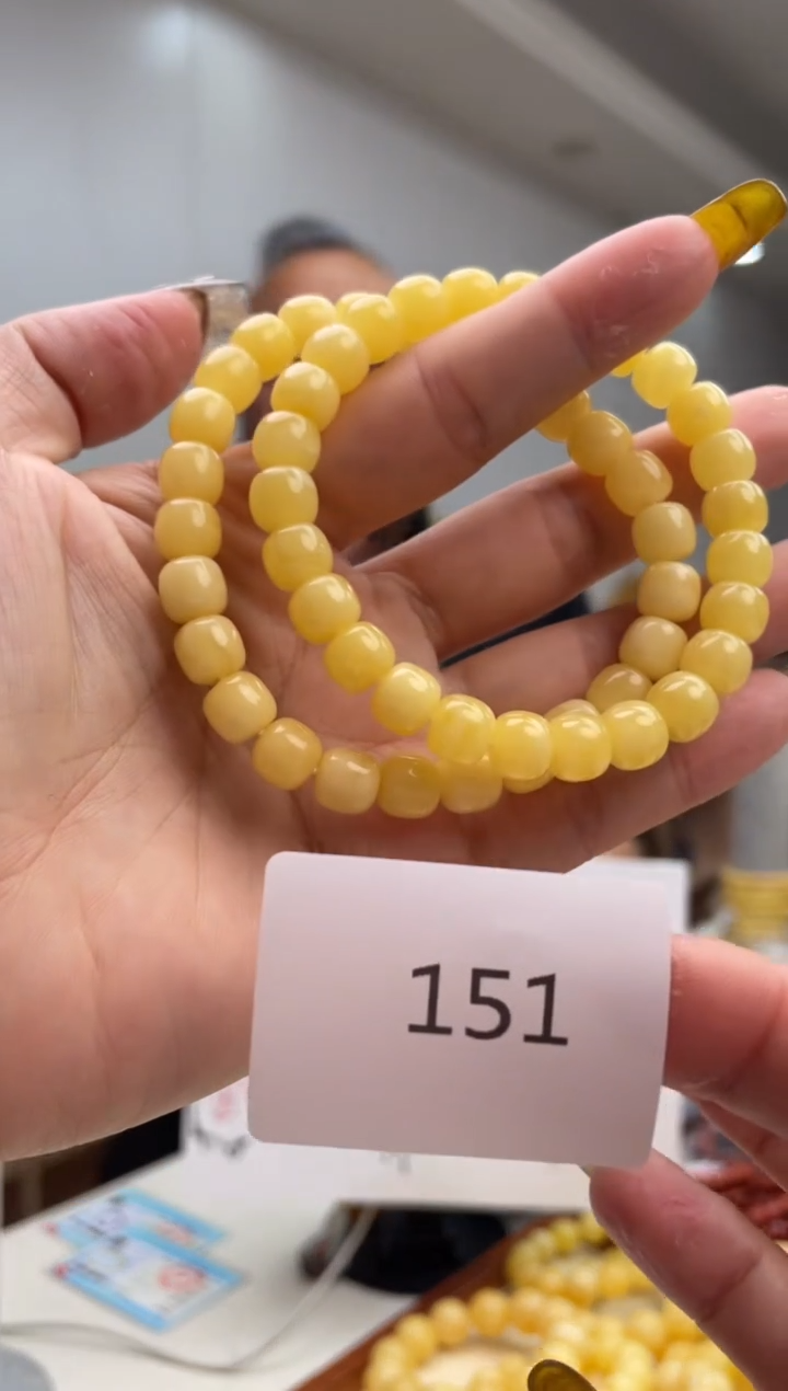 【闪购商品】琥珀裸石未镶嵌151多样性发其中一件