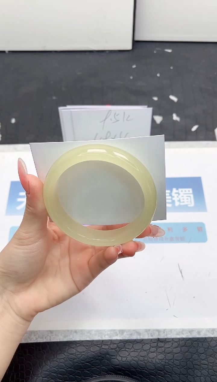 【闪购商品】石英质玉手镯未镶嵌216-61.5