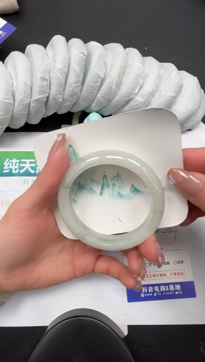 【闪购商品】石英质玉手镯未镶嵌390-56.9