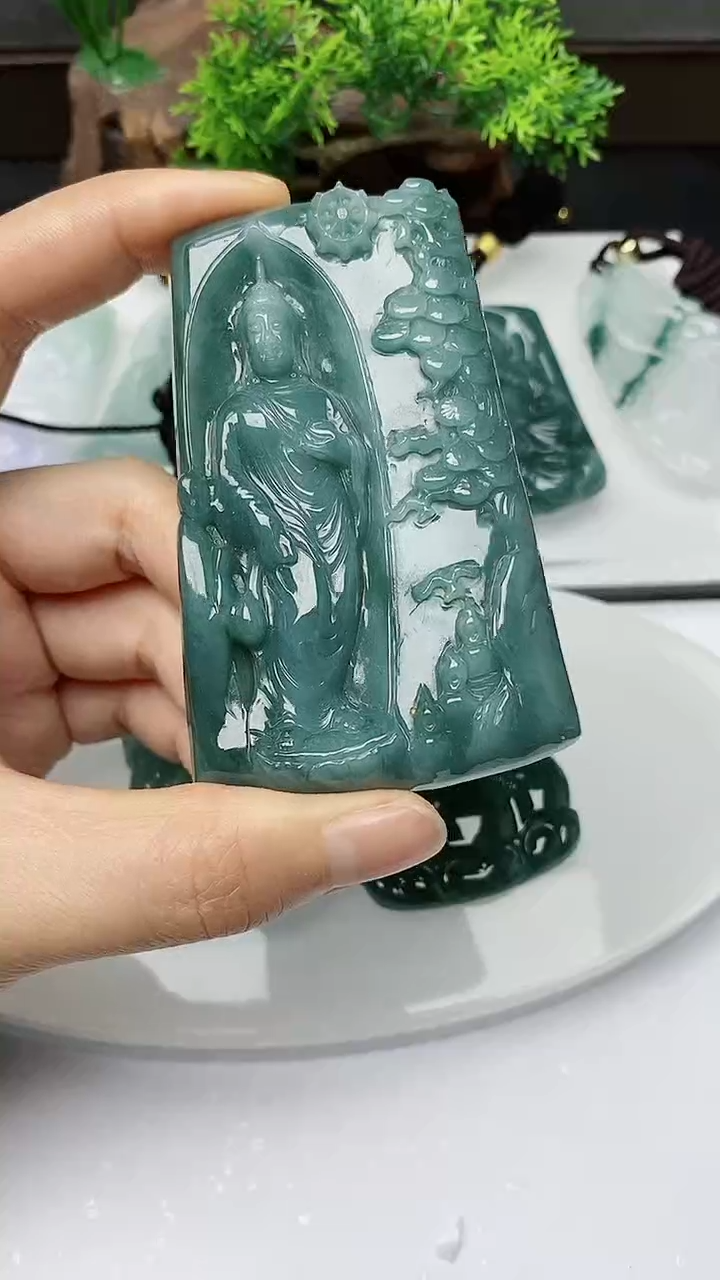【闪购商品】翡翠颈饰未镶嵌         