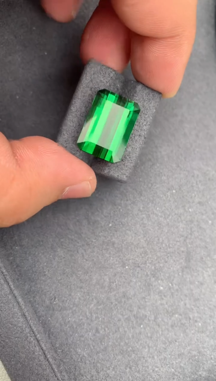 【闪购商品】碧玺裸石未镶嵌20ct绿碧玺