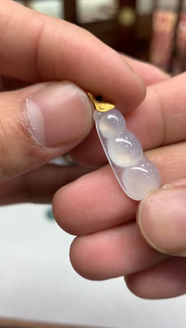 【闪购商品】翡翠吊坠(不含链)18K金镶嵌豆子