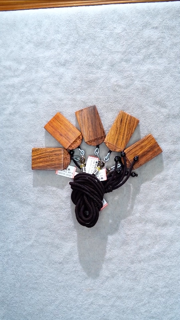 手串/手链黄花梨/降香黄檀越黄5*2.7*0.75无事牌6602105