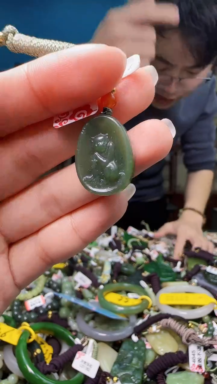 颈饰未镶嵌和田玉1