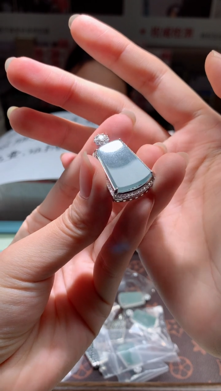 【闪购商品】翡翠耳钉银S925镶嵌天然A货翡翠-多样性发货