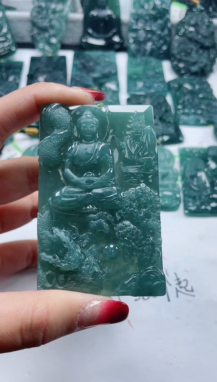 【闪购商品】翡翠颈饰未镶嵌              