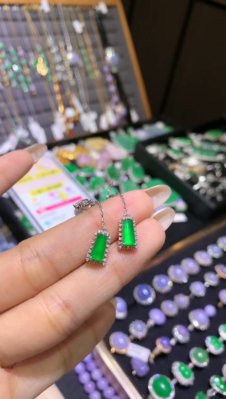 【闪购商品】翡翠吊坠(不含链)18K金镶嵌耳饰