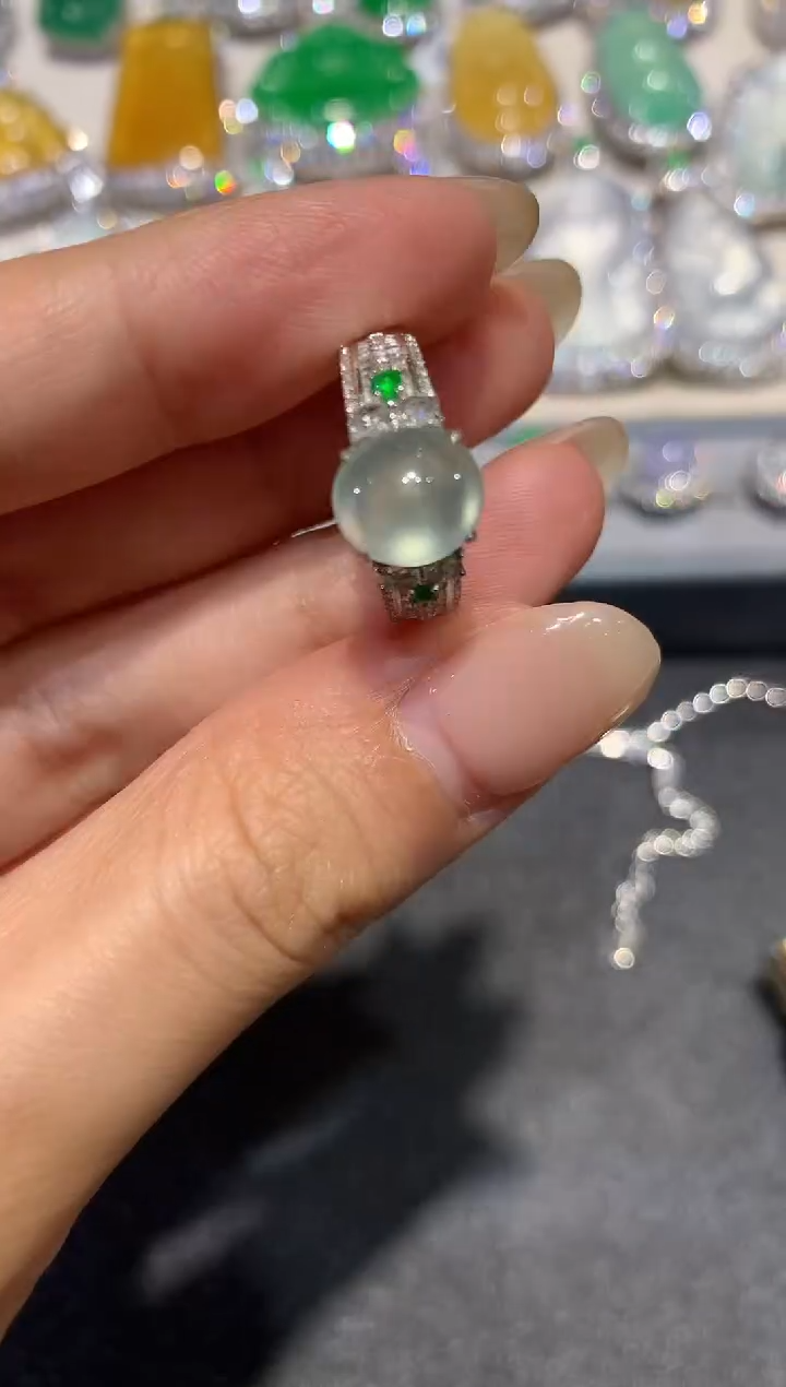 【闪购商品】翡翠戒指18K金镶嵌q193     