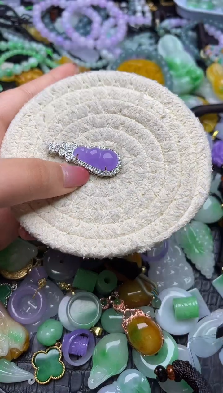 颈饰未镶嵌翡翠天然缅甸翡翠吊坠