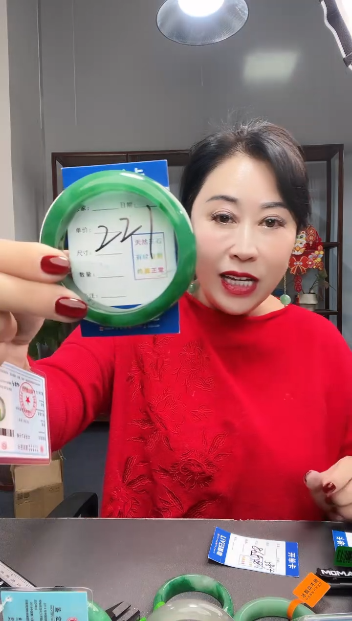 【闪购商品】石英质玉手镯未镶嵌非洲翠