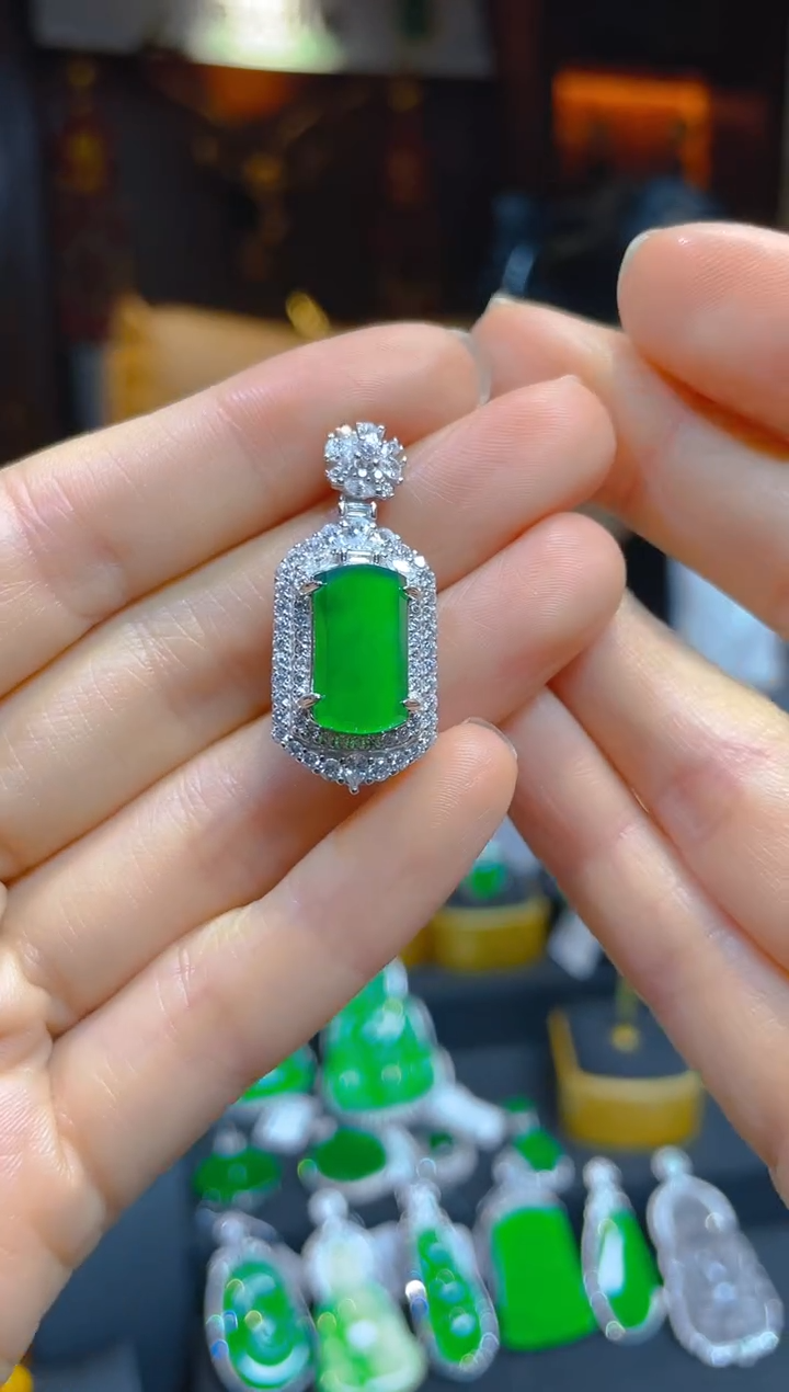 【闪购商品】翡翠颈饰银S925镶嵌122571天然A货翡翠无事牌