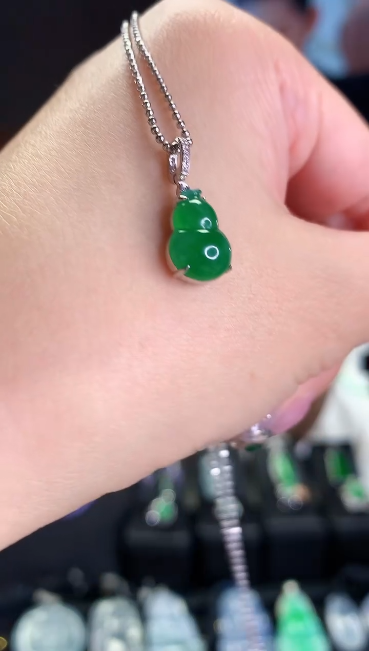 【闪购商品】翡翠吊坠(不含链)18K金镶嵌葫芦