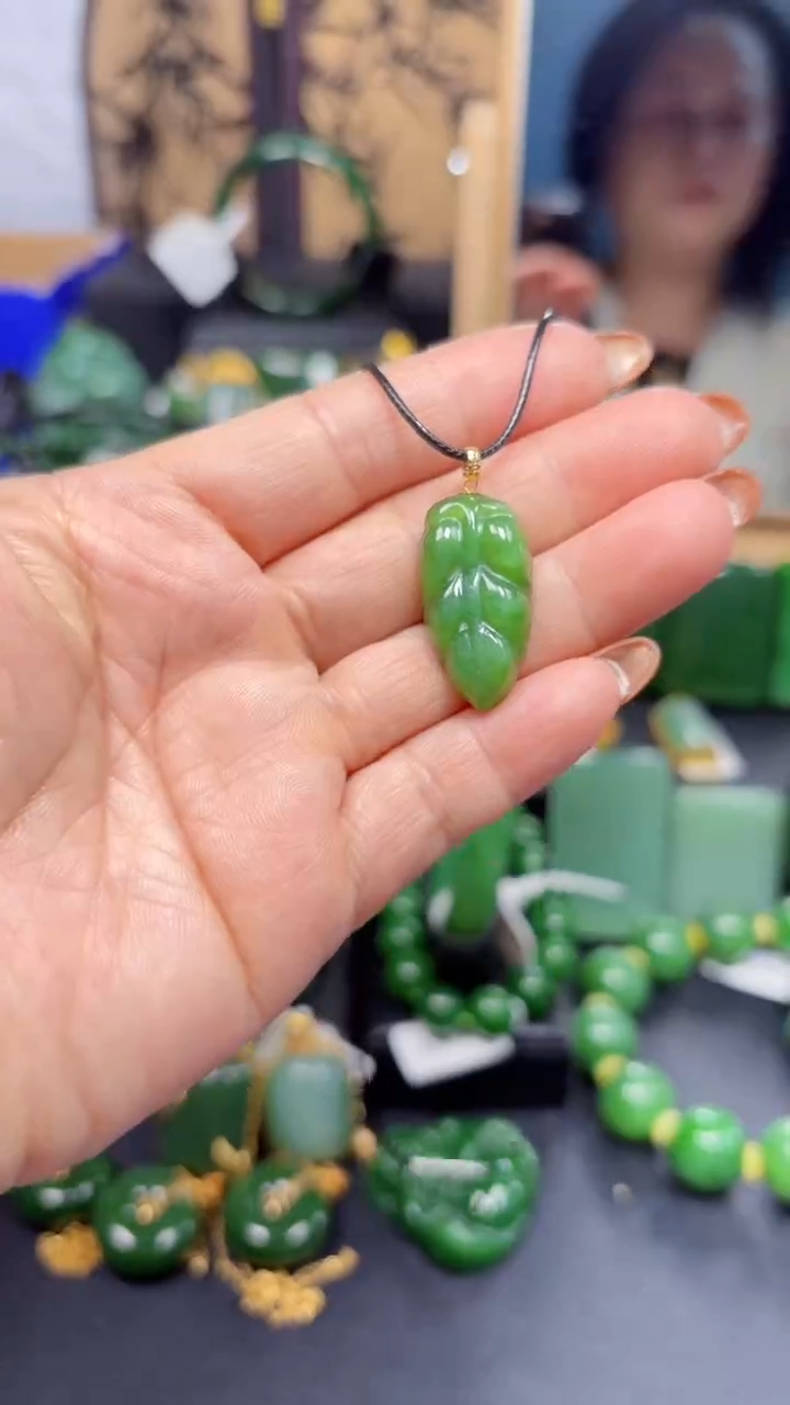 【闪购商品】和田玉（碧玉）吊坠(赠链)18K金镶嵌1
