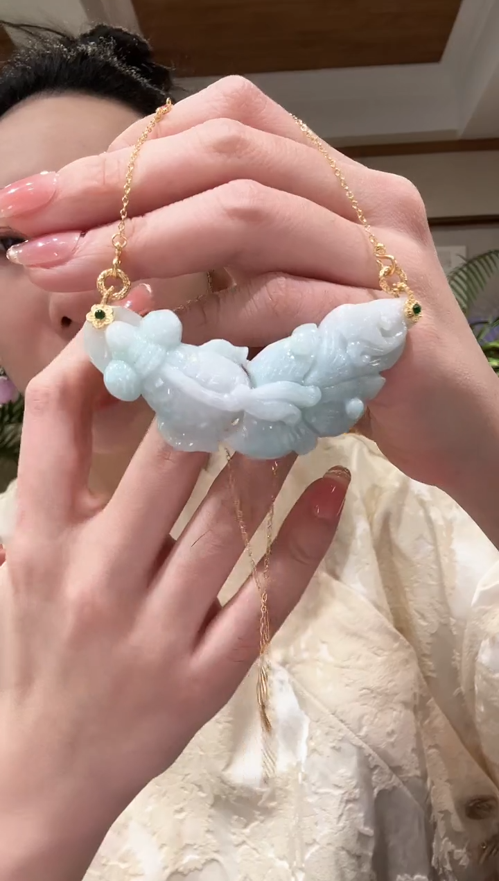 翡翠未镶嵌颈饰国风