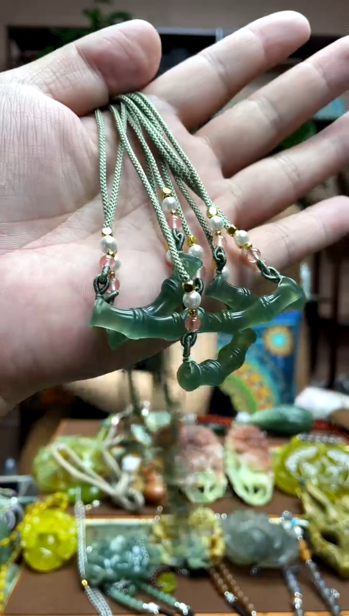 未镶嵌岫玉吊坠多样性发货发其中之一