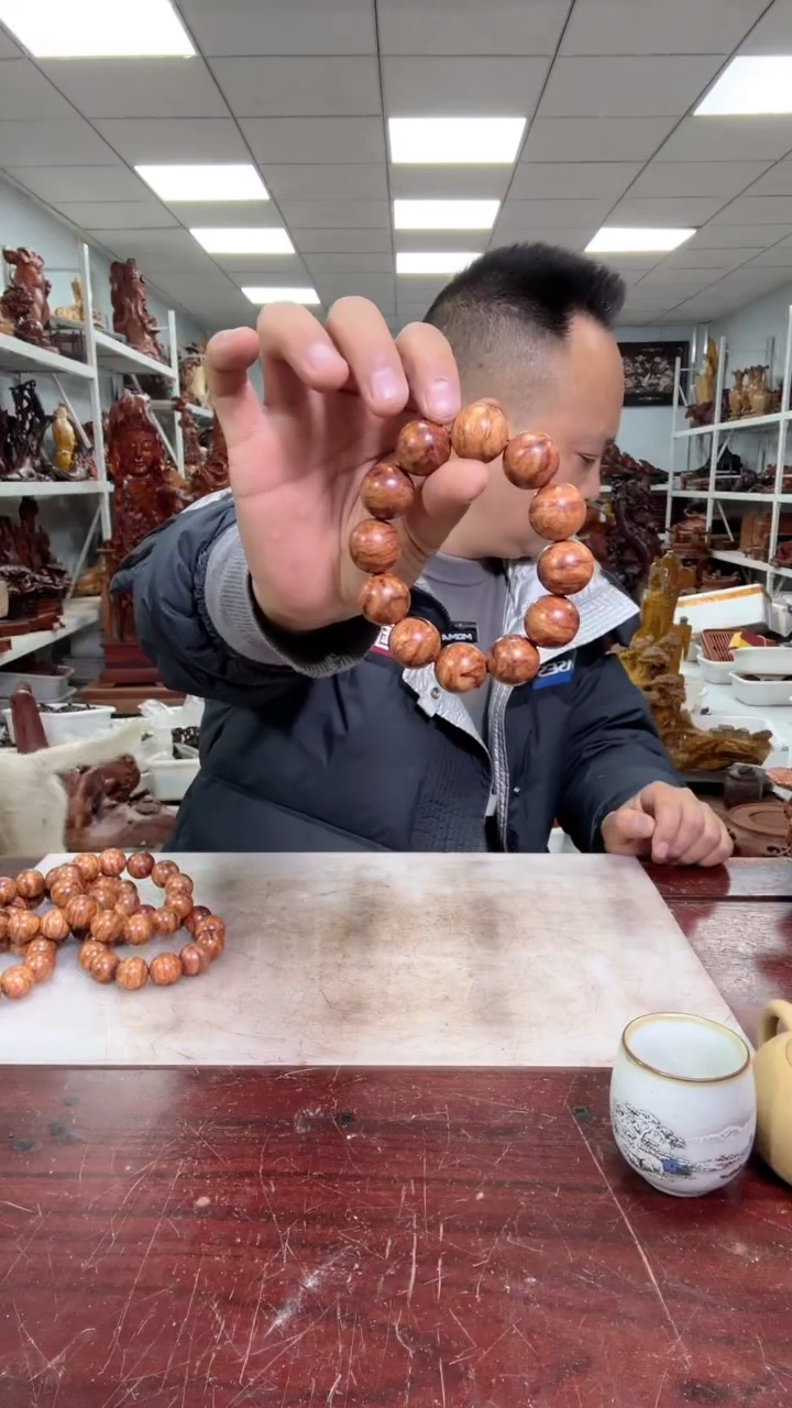 【闪购商品】花梨木类木雕工艺品88888888