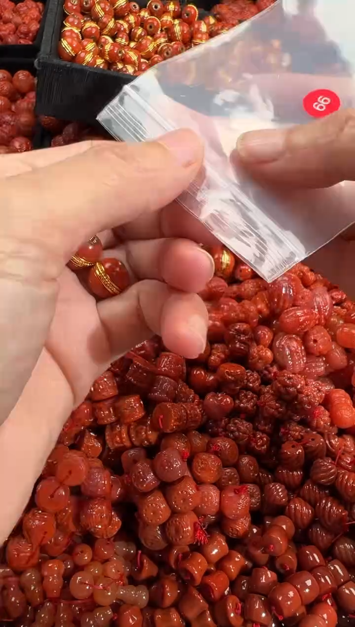 南红玛瑙未镶嵌颈饰1