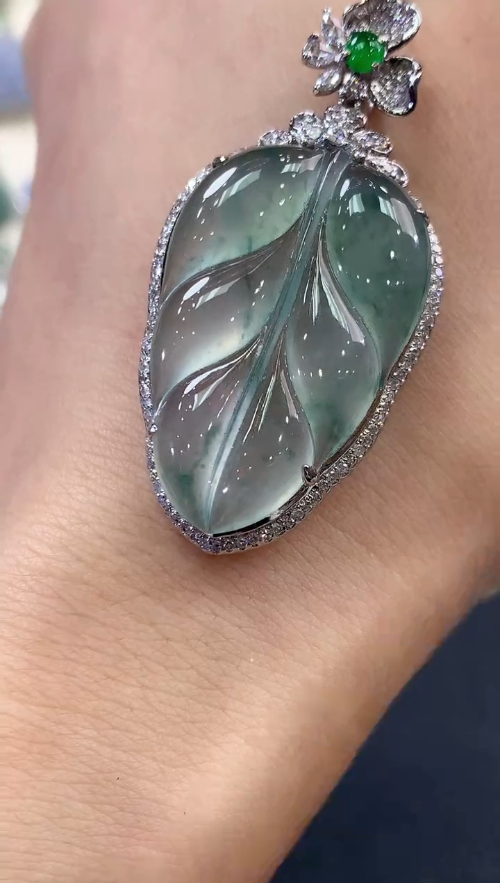 【闪购商品】翡翠吊坠(不含链)18K金镶嵌 C114