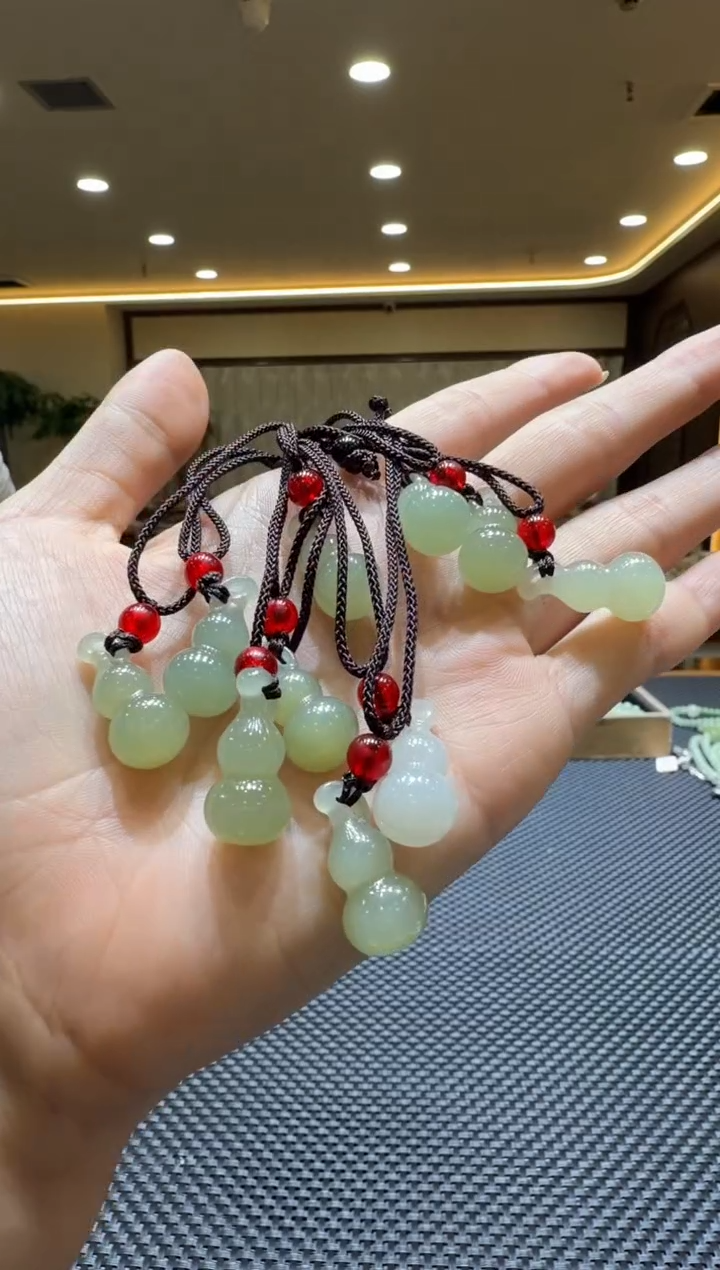 颈饰未镶嵌和田玉 挂件多样性发一