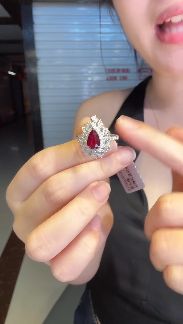 18K金镶嵌戒指红宝石1.23ct